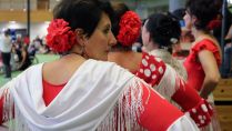 Samba, Flamenco und Gardetanz – Tanzfeuerwerk auf der Bühne